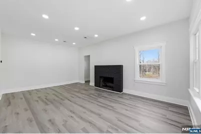 31 Saint Moritz Place, Wayne, NJ 07470 - Photo 4