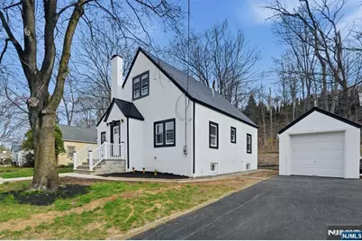 31 Saint Moritz Place, Wayne, NJ 07470 - Photo 2