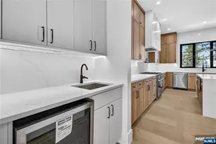 395 Hickory Ave, Paramus, NJ 07652 - Photo 8