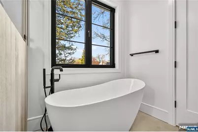 395 Hickory Avenue, Paramus, NJ 07652 - Photo 20