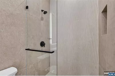 395 Hickory Avenue, Paramus, NJ 07652 - Photo 30