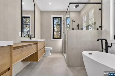 395 Hickory Avenue, Paramus, NJ 07652 - Photo 16