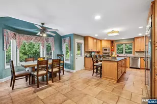 128 Rutherford Rd, Mahwah, NJ 07430 - Photo 8