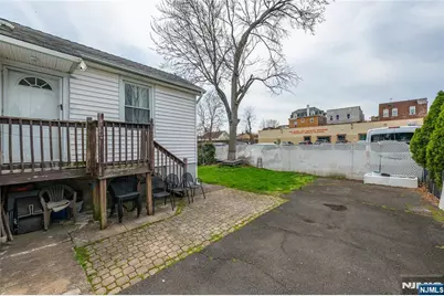 129 Howard Avenue, Passaic, NJ 07055 - Photo 44