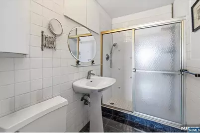 2000 Linwood Avenue 6C #6C, Fort Lee, NJ 07024 - Photo 6