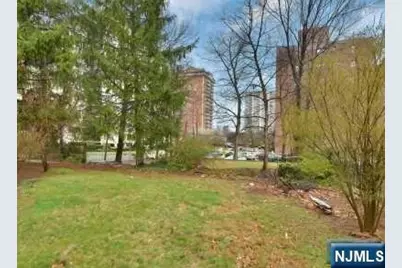 110 Summit Avenue, Hackensack, NJ 07601 - Photo 14