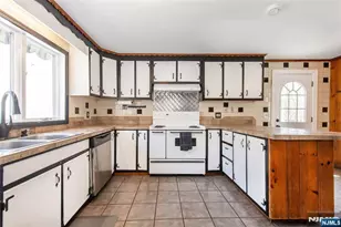 8 Stonehedge Ln, Andover, NJ 07821 - Photo 12