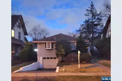 105 Oaktree Place, Leonia, NJ 07605 - Photo 1
