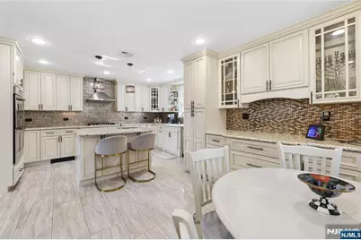 1073 Allessandrini Avenue, New Milford, NJ 07646 - Photo 8