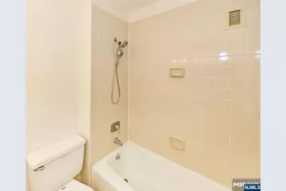 7004 Boulevard East 31A #31A, Guttenberg, NJ 07093 - Photo 16