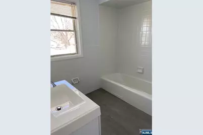 344 Rochelle Avenue 2 #2, Rochelle Park Township, NJ 07662 - Photo 8