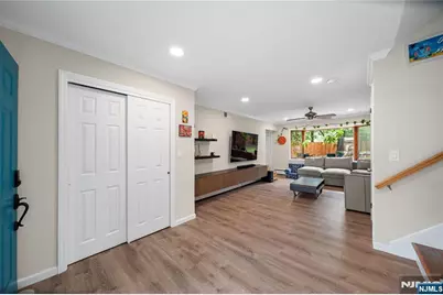 1 Hazley Court, Rochelle Park Township, NJ 07662 - Photo 4