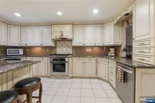 7 Valen Ct 2, Franklin Lakes, NJ 07417 - Photo 10