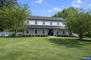 3 Osborne Ct, Mahwah, NJ 07430 - Photo 2