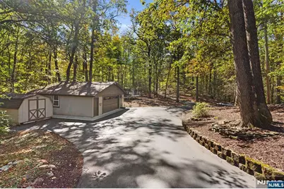 70 Harrison Lane, Bloomingdale, NJ 07403 - Photo 42