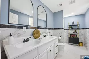 301 Roosevelt Ave, Hasbrouck Heights, NJ 07604 - Photo 22