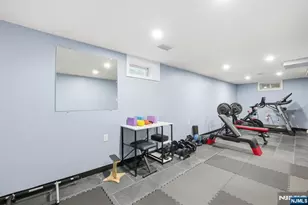 301 Roosevelt Ave, Hasbrouck Heights, NJ 07604 - Photo 28
