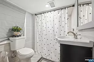 301 Roosevelt Ave, Hasbrouck Heights, NJ 07604 - Photo 26