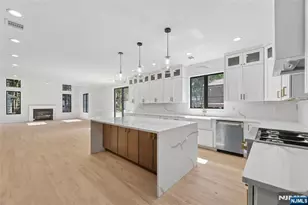 532 Hobart Rd, Paramus, NJ 07652 - Photo 14