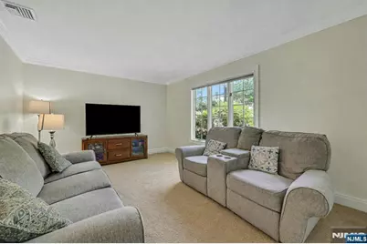 44 W Midland Avenue, Paramus, NJ 07652 - Photo 8