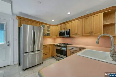 44 W Midland Avenue, Paramus, NJ 07652 - Photo 10