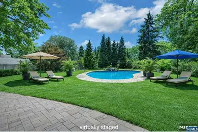 44 W Midland Avenue, Paramus, NJ 07652 - Photo 4