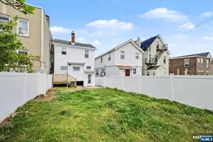 222 Riverview Pl, Cliffside Park, NJ 07010 - Photo 20