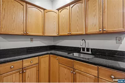 800 Ocean Avenue 1 #1, Jersey City, NJ 07304 - Photo 10