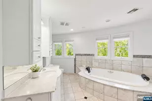 290 Dunkerhook Rd, Paramus, NJ 07652 - Photo 26