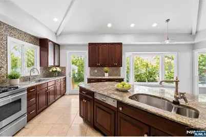 290 Dunkerhook Road, Paramus, NJ 07652 - Photo 12