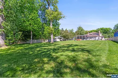 290 Dunkerhook Road, Paramus, NJ 07652 - Photo 46