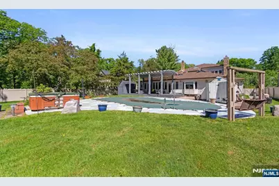 290 Dunkerhook Road, Paramus, NJ 07652 - Photo 48