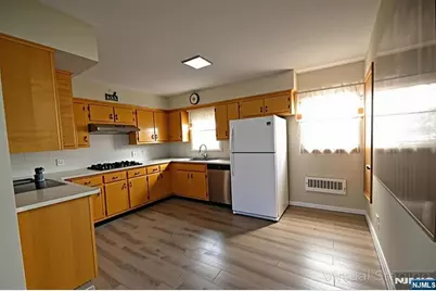 60 Scoles Avenue, Clifton, NJ 07012 - Photo 8