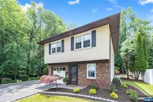 623 Hillsdale Ave, Hillsdale, NJ 07642 - Photo 2