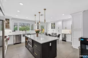 577 Grenville Ave, Teaneck Township, NJ 07666 - Photo 10