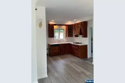 73 E Gouverneur Avenue, Rutherford, NJ 07070 - Photo 6