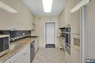1530 Palisade Ave 27K, Fort Lee, NJ 07024 - Photo 12