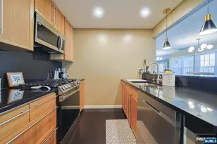 33 Markham Circle 91, Englewood, NJ 07631 - Photo 12