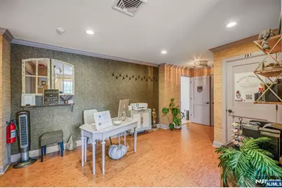 365 Franklin Avenue 202 #202, Wyckoff Township, NJ 07481 - Photo 4