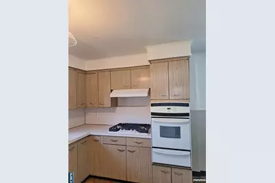 829 Elm Avenue, Ridgefield, NJ 07657 - Photo 10