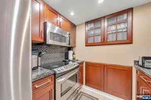 100 Old Palisade Road 917, Fort Lee, NJ 07024 - Photo 16