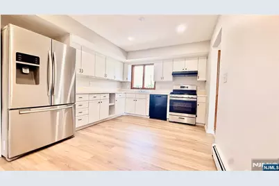6 Donor Avenue, Elmwood Park, NJ 07407 - Photo 6