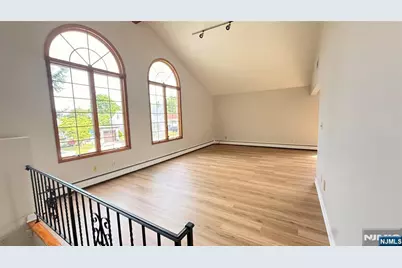 6 Donor Avenue, Elmwood Park, NJ 07407 - Photo 4