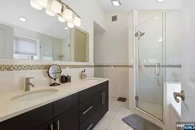 427 Lawton Avenue, Cliffside Park, NJ 07010 - Photo 26