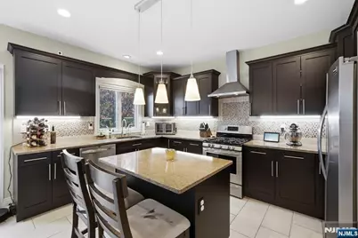 427 Lawton Avenue, Cliffside Park, NJ 07010 - Photo 12