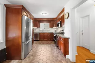 988 Richard Ct, Teaneck Township, NJ 07666 - Photo 8