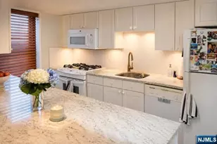 2215 N Central Road 2E, Fort Lee, NJ 07024 - Photo 8