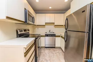 1-15 Coles Ave 3B, Hackensack, NJ 07601 - Photo 6