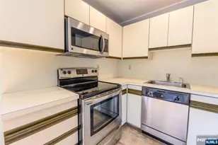 1-15 Coles Ave 3B, Hackensack, NJ 07601 - Photo 8