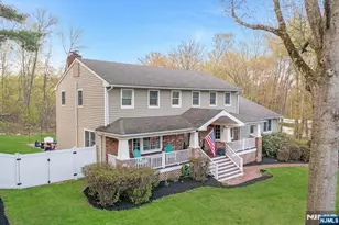 25 Dundee Ct, Mahwah, NJ 07430 - Photo 2